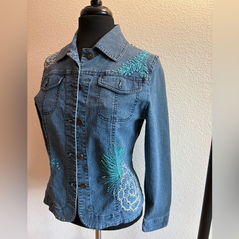 Embroidered Denim Jacket with Blue and Green Accents 🩵💚
